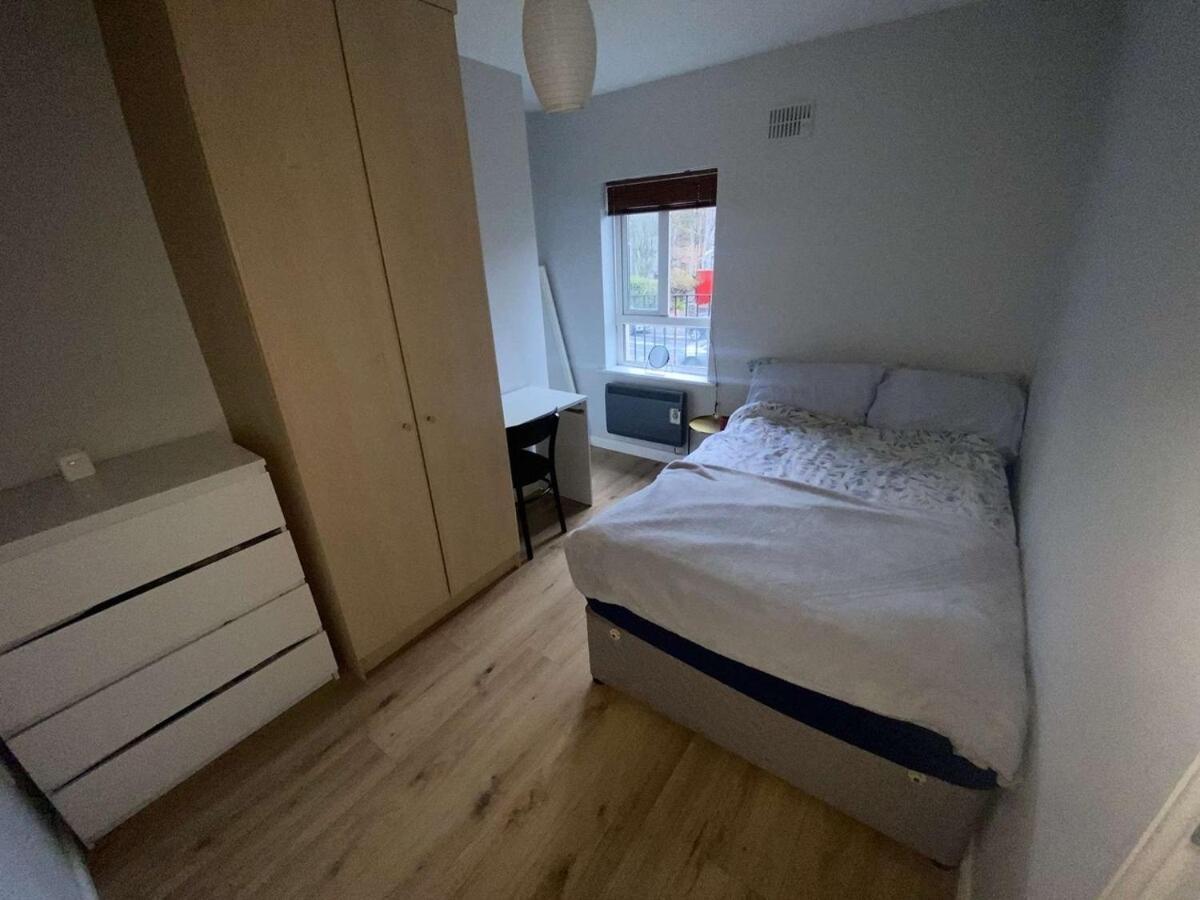 - 4 Bed & Free Parking