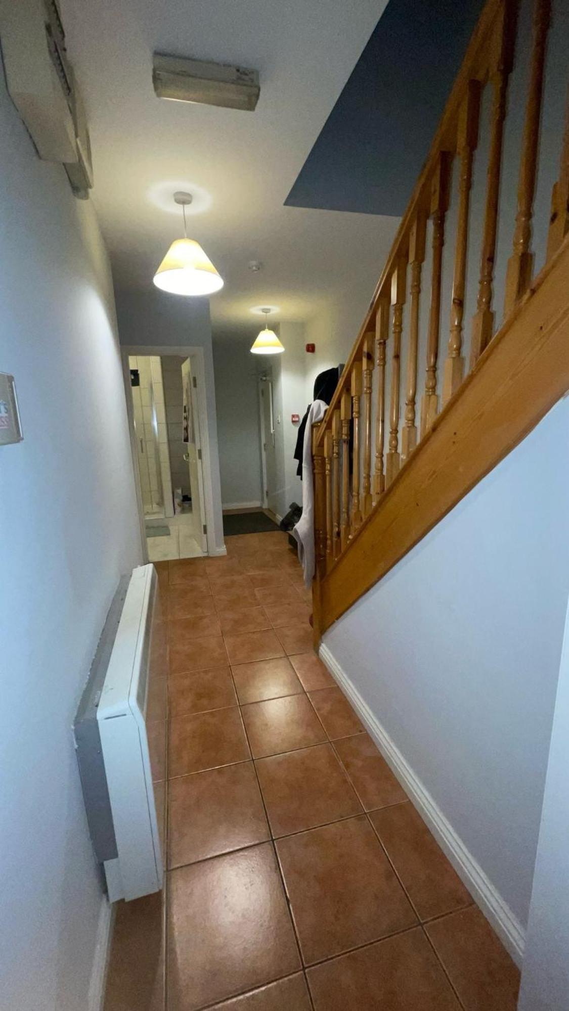 Apartment - 4 Bed & Free Parking *